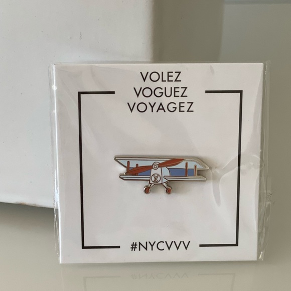 Louis Vuitton Jewelry - Rare Louis Vuitton Pin from NYCVVV Exhibit Pin